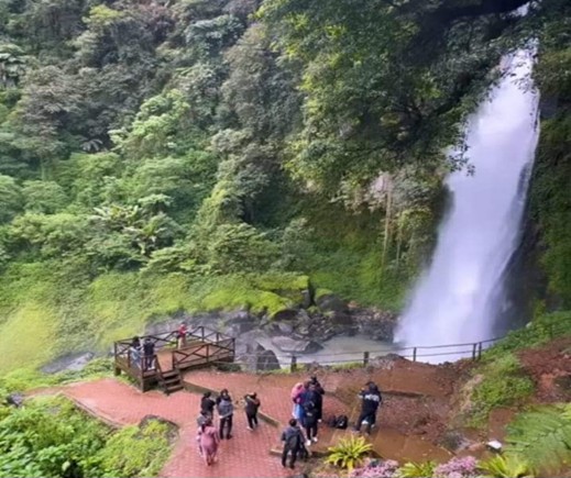 Air Terjun Sikulikap Treaking